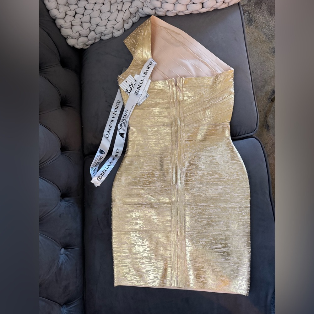Bella Barnett Gold Metallic Bandage Mini Dress - Picture 4 of 4